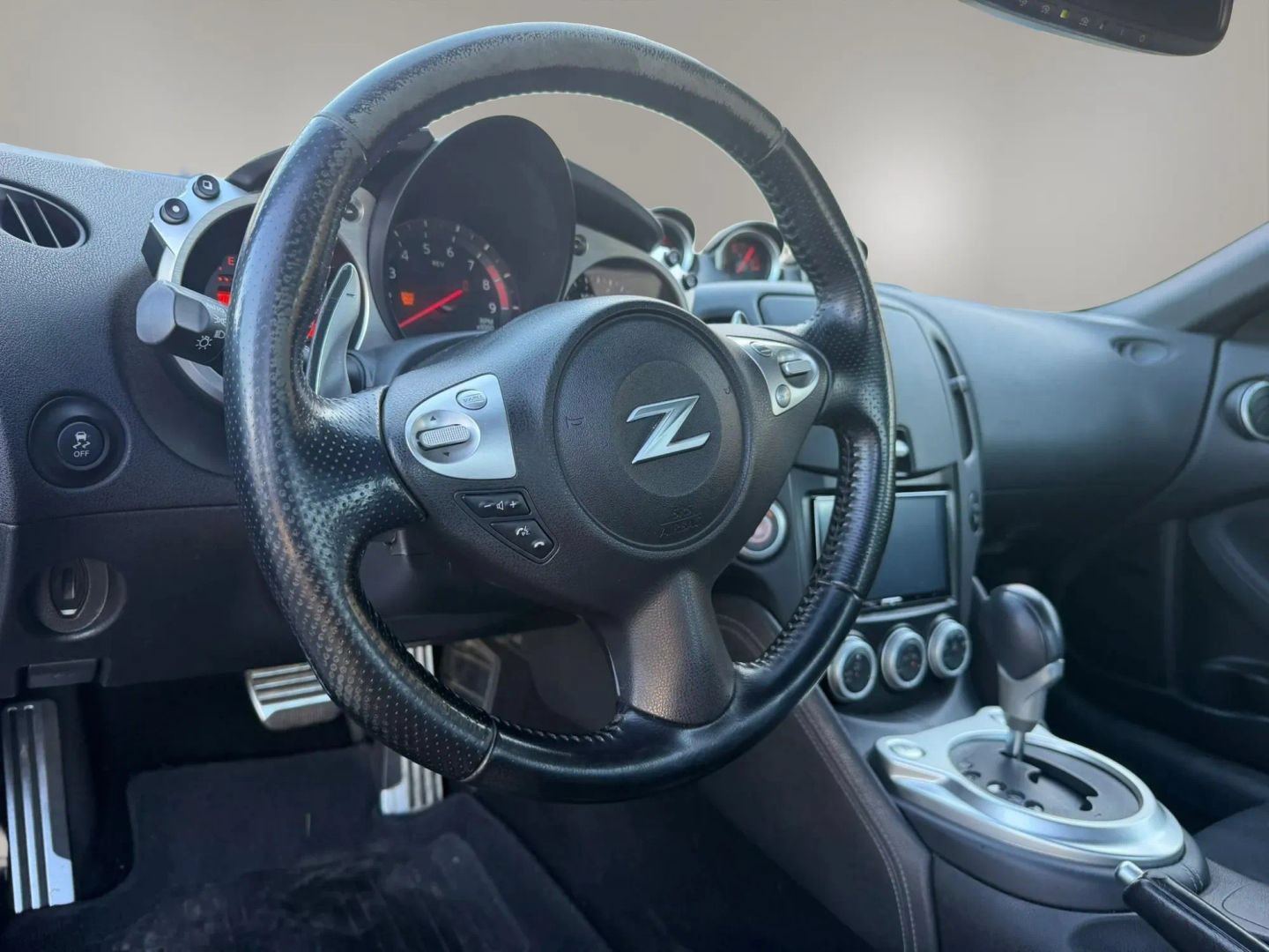 Used 2014 Nissan 370Z Touring w/ Sport Package RWD image 11