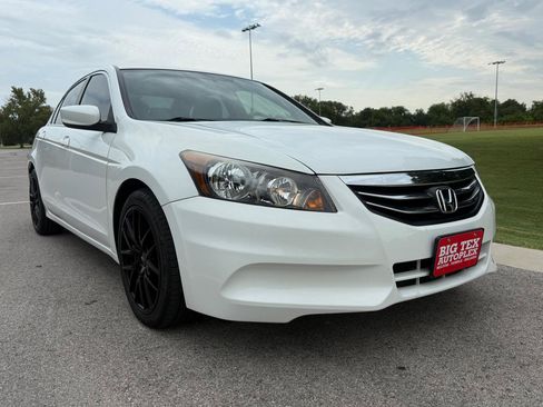 Used 2012 Honda Accord LX image 2