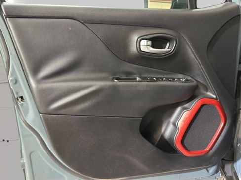 Used 2016 Jeep Renegade Trailhawk AWD/4WD image 22