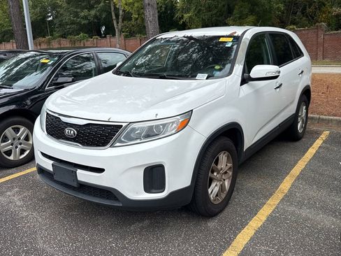 Used 2015 Kia Sorento LX image 1