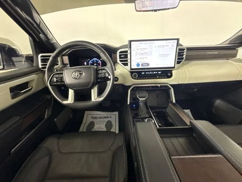 Used 2025 Toyota Sequoia Capstone AWD/4WD image 38