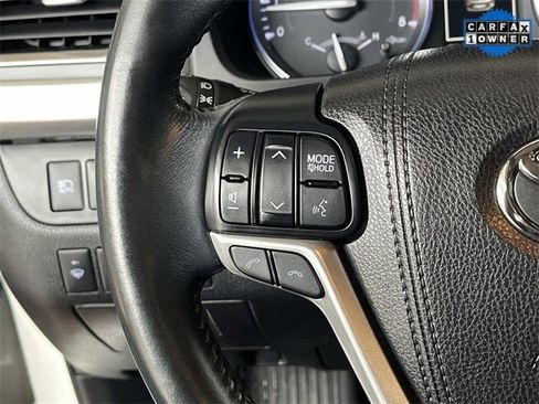 Used 2017 Toyota Highlander XLE image 31