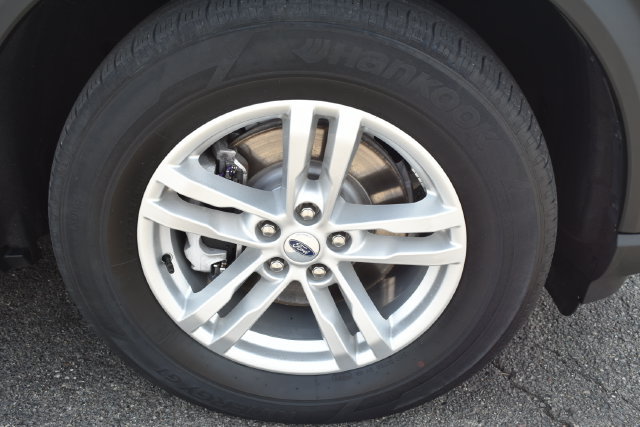 Used 2023 Ford Explorer XLT AWD/4WD image 45