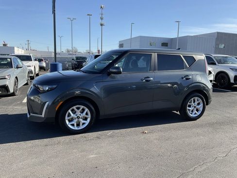 Used 2023 Kia Soul LX w/ LX Technology Package image 4