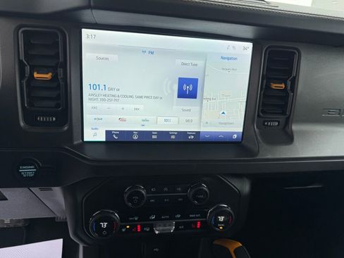 Used 2024 Ford Bronco Badlands image 11