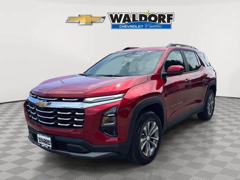 Used 2025 Chevrolet Equinox LT w/ Convenience Package II FWD image 3