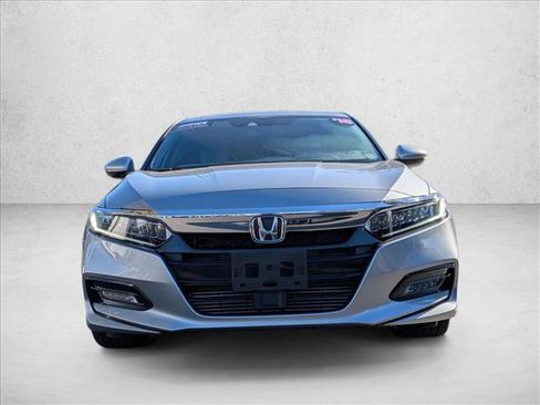 Used 2018 Honda Accord Touring image 2