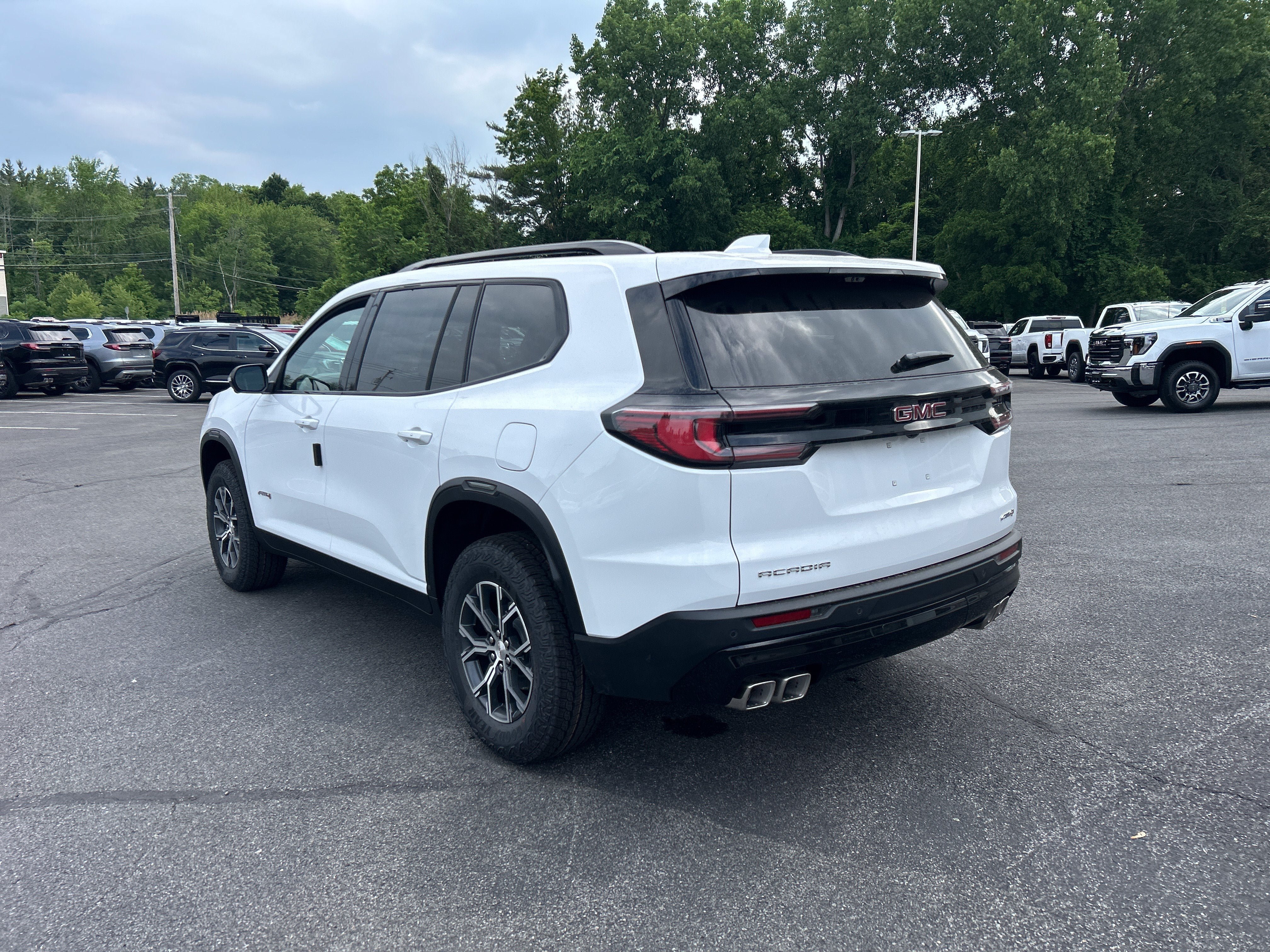 New 2026 GMC Acadia AT4 w/ Luxury Package AWD/4WD image 6