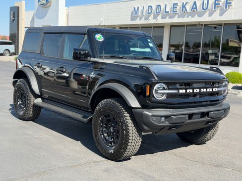 New 2026 Ford Bronco Outer Banks w/ Sasquatch Package AWD/4WD image 1