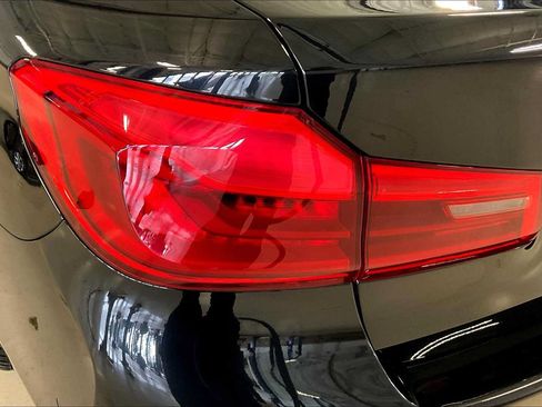 Used 2019 BMW 530e w/ M Sport Package RWD image 26