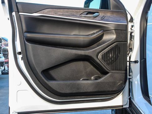 New 2026 Jeep Grand Cherokee L Limited AWD/4WD image 26