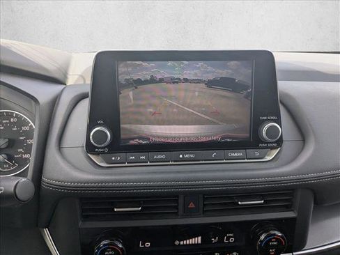 Used 2025 Nissan Rogue SV image 14