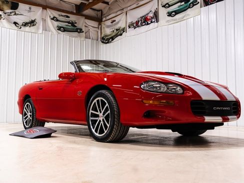 Used 2002 Chevrolet Camaro Z28 w/ SS Performance/Appearance Pkg image 4