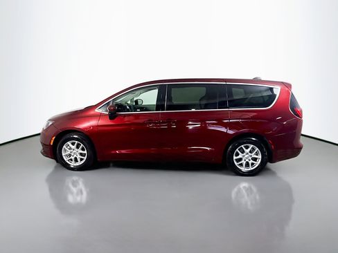 Used 2023 Chrysler Voyager LX FWD image 6