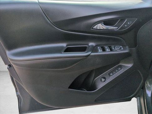 Used 2018 Chevrolet Equinox Premier FWD image 12