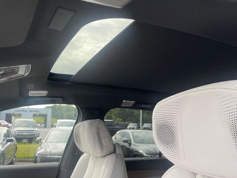 New 2026 Cadillac Vistiq Luxury image 2