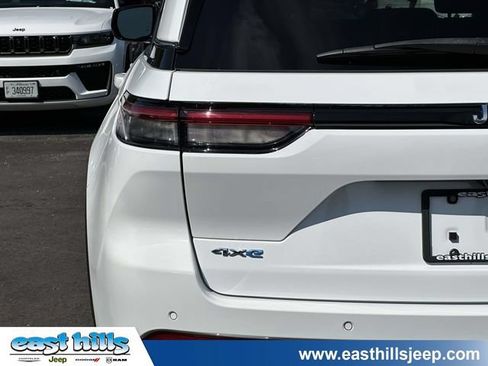 Used 2023 Jeep Grand Cherokee 4WD 4xe image 12