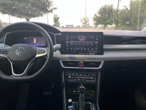 Certified 2025 Volkswagen Taos SE image 28