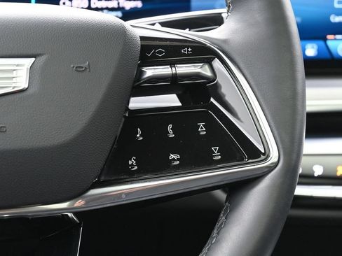Used 2026 Cadillac Lyriq Signature Sport AWD/4WD image 15
