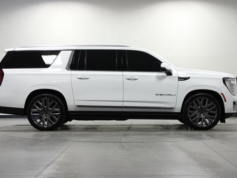 Used 2026 GMC Yukon XL Denali Ultimate AWD/4WD image 3