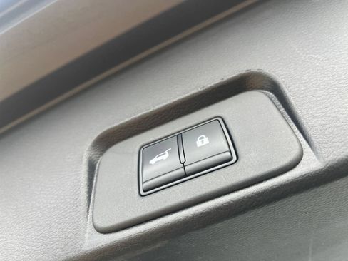 Used 2025 Nissan Rogue SV FWD image 23