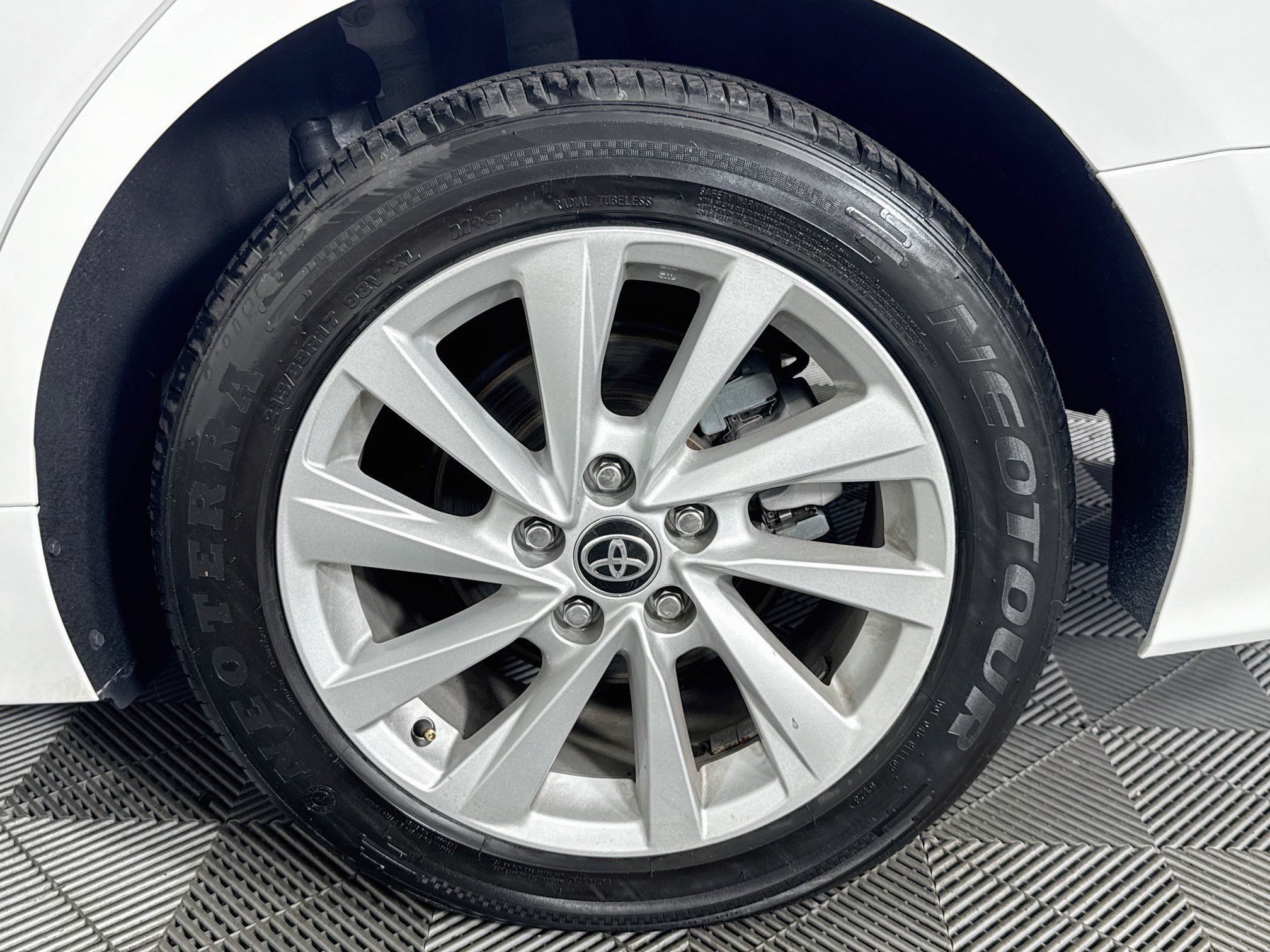 Used 2021 Toyota Camry LE FWD image 34