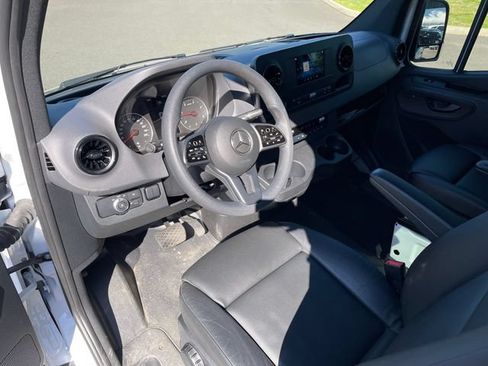Used 2024 Mercedes-Benz Sprinter 2500 image 3