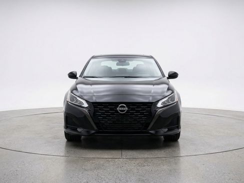 Used 2025 Nissan Altima 2.5 SV FWD image 2