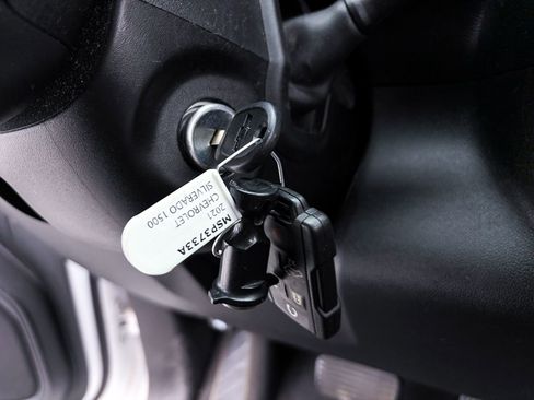 Used 2021 Chevrolet Silverado 1500 Custom RWD image 16