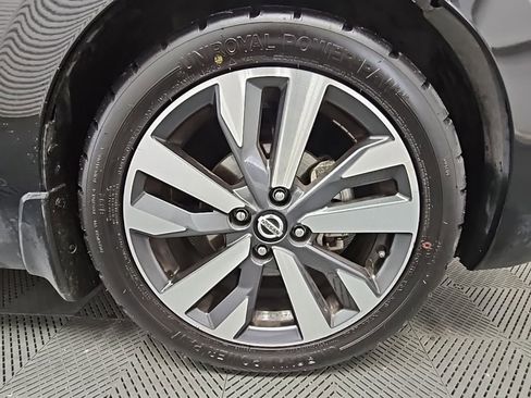 Used 2021 Nissan Versa SR w/ Convenience Package image 40