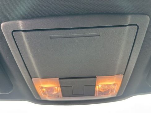 Used 2017 Ford Explorer XLT image 17