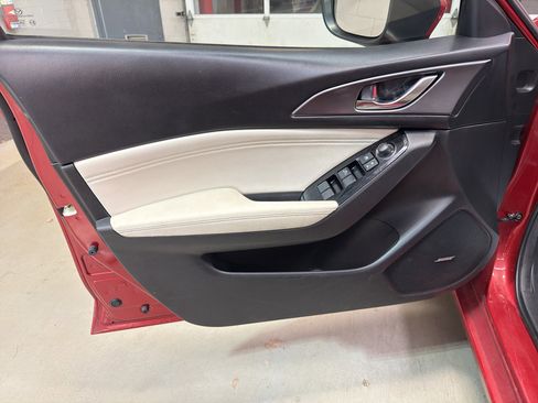 Used 2018 MAZDA MAZDA3 Grand Touring w/ Premium Equipment Package image 13