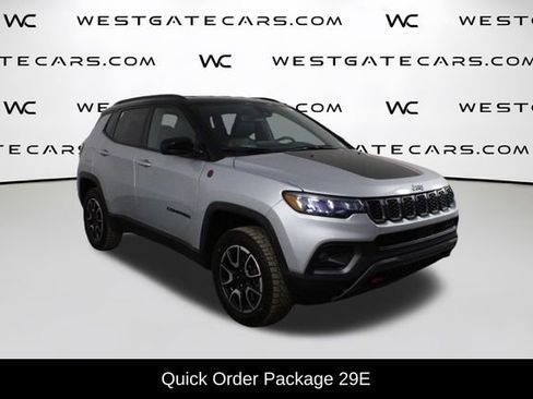 Used 2024 Jeep Compass Trailhawk image 2