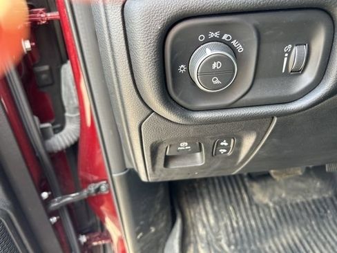 Used 2021 RAM 1500 Big Horn AWD/4WD image 17
