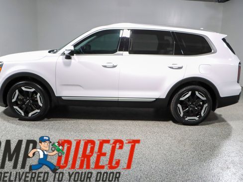 Used 2024 Kia Telluride EX w/ EX Captain's Chair Package image 10