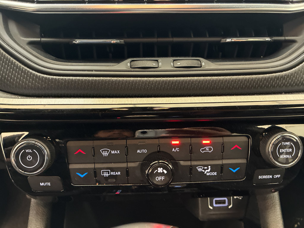 Used 2025 Jeep Compass Trailhawk AWD/4WD image 21