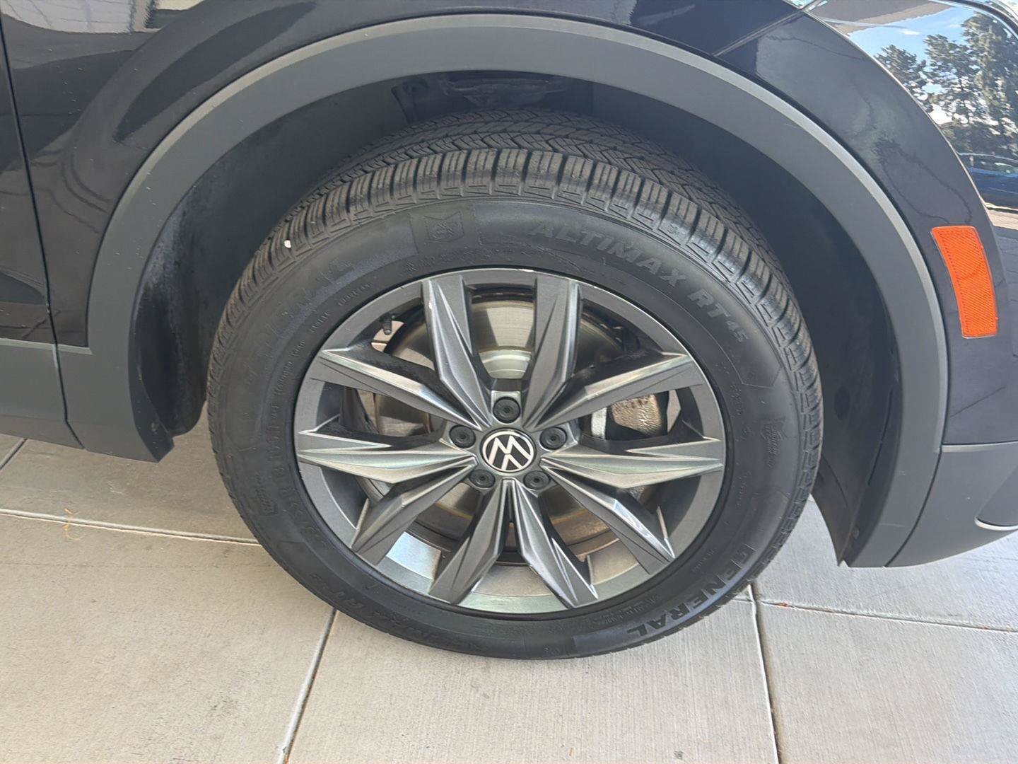 Certified 2022 Volkswagen Tiguan SE w/ Panoramic Sunroof Package AWD/4WD image 10