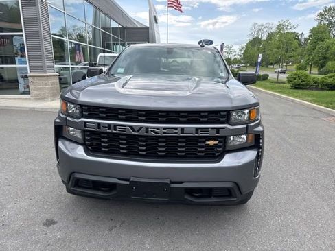 Used 2019 Chevrolet Silverado 1500 Custom w/ Custom Value Package AWD/4WD image 3