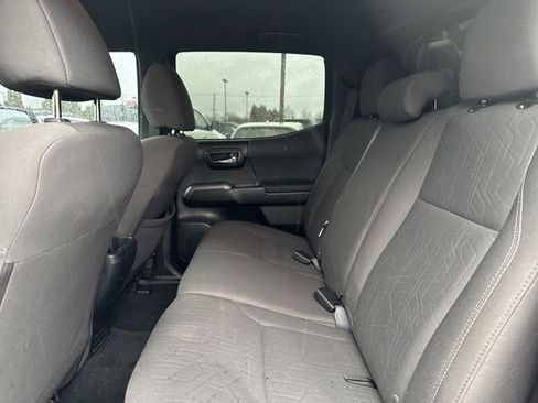 Used 2017 Toyota Tacoma TRD Sport w/ Tow Package image 15