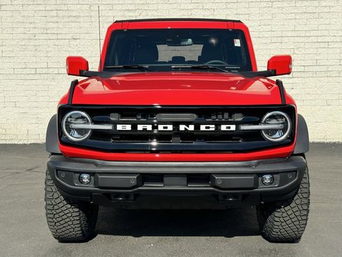 New 2024 Ford Bronco Outer Banks w/ Sasquatch Package image 3