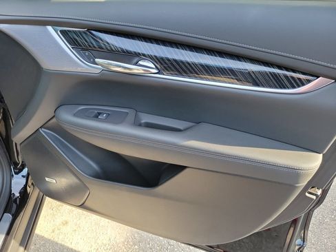 Used 2025 Cadillac XT6 Premium Luxury w/ Technology Package FWD image 31