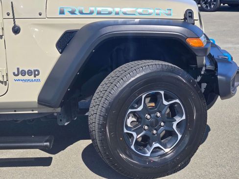 Used 2022 Jeep Wrangler Unlimited Rubicon 4xe w/ Cold Weather Group AWD/4WD image 9