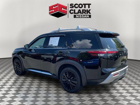 Used 2023 Nissan Pathfinder Platinum w/ Black Appearance Package AWD/4WD image 4