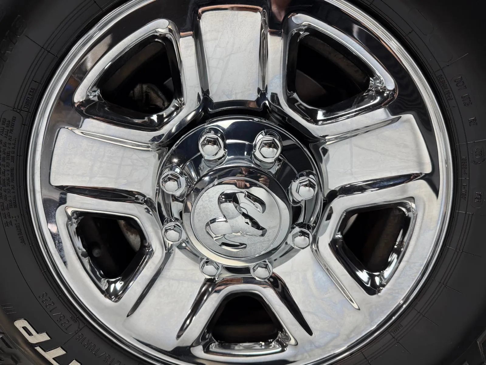 Used 2018 RAM 2500 Tradesman w/ Chrome Appearance Group RWD image 8