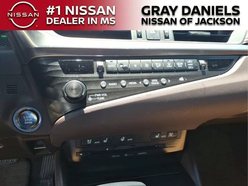 Used 2020 Lexus ES 350 w/ Premium Package FWD image 17