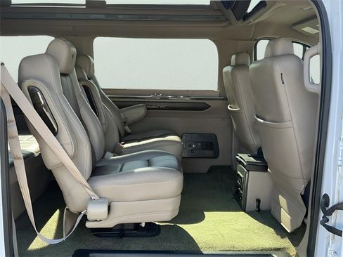 Certified 2017 Ford Transit 150 XLT image 18