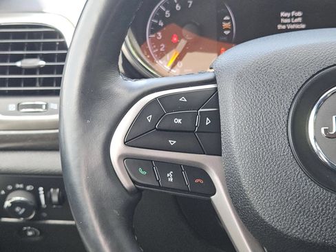 Used 2018 Jeep Grand Cherokee Altitude RWD image 21