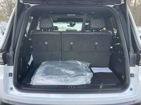 New 2026 Jeep Grand Wagoneer Limited AWD/4WD image 38