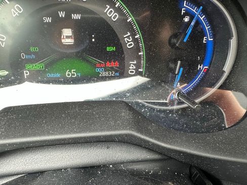 Used 2024 Toyota RAV4 XLE w/ Convenience Package AWD/4WD image 10