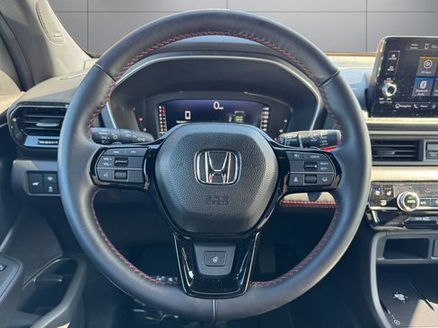 Used 2025 Honda Pilot Black Edition image 13